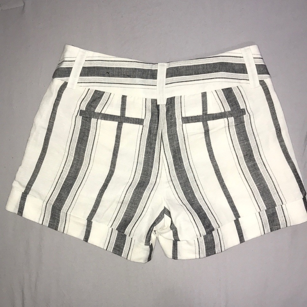 Express Mid Rise Shorts - Picture 3 of 3